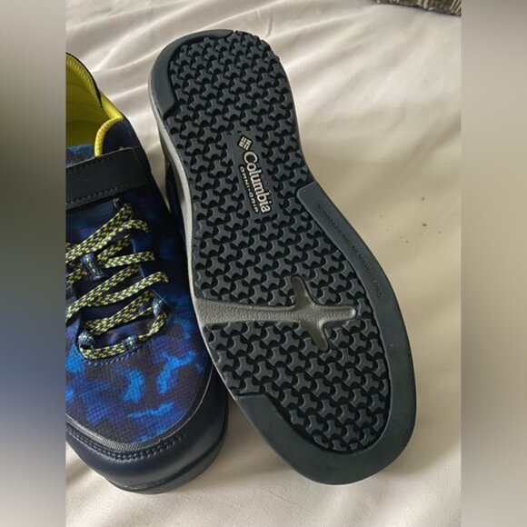 Columbia Unisex waterproof sneakers (women’s size 9 | men’s 7) - Picture 3 of 5